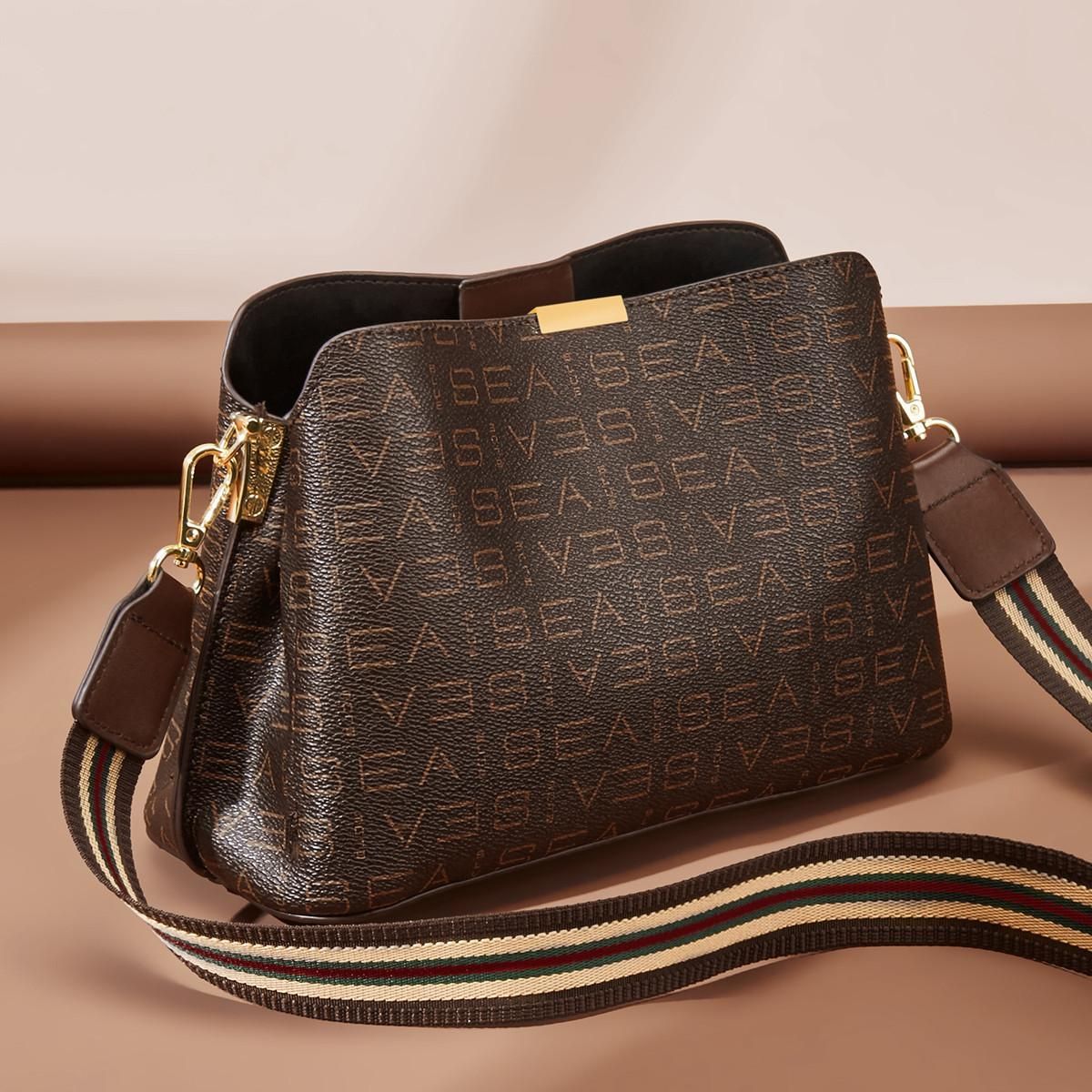 金狐狸 【热卖爆款】2021新款印花大容量水桶包单肩包女式斜挎包包女包 啡色 均码