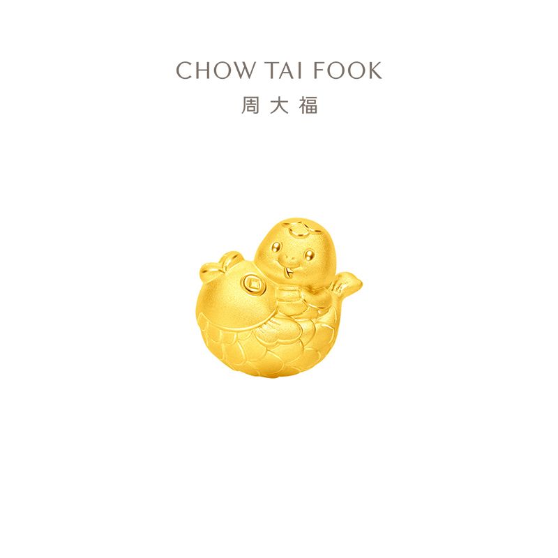 周大福 蛇年生肖锦鲤蛇转运珠足金黄金吊坠转运珠女 定价 R35952